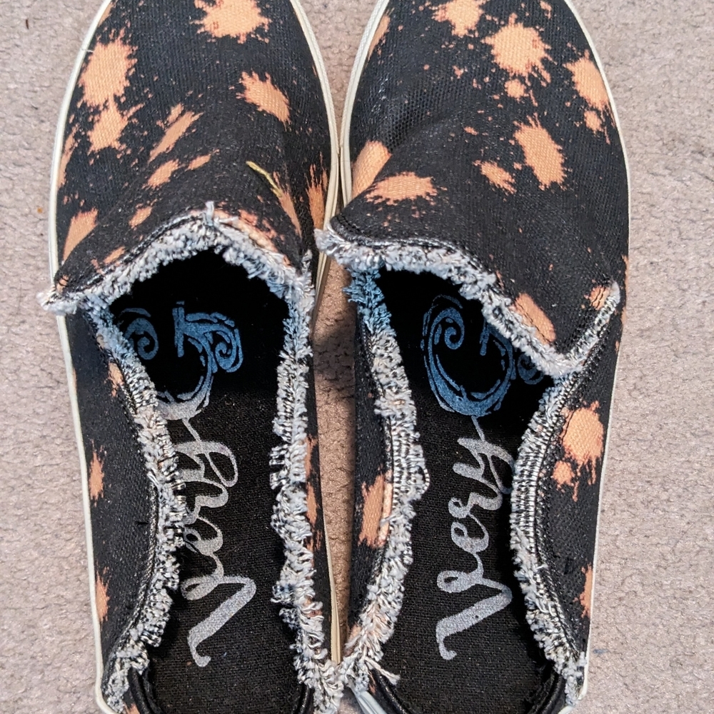 Very G slip on shoes size 8